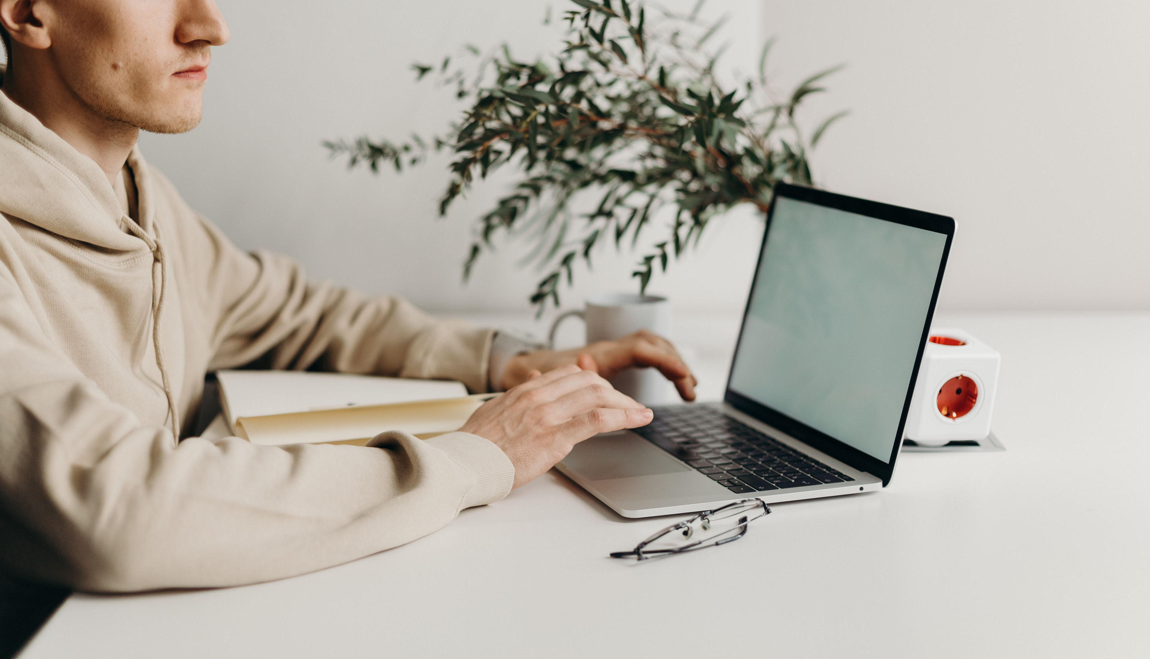 Create a Productive Oasis: Designing the Perfect Laptop Desk Setup